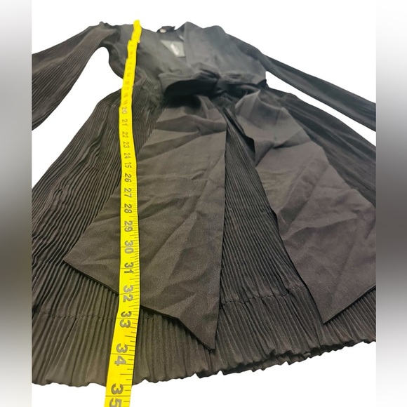 Pretty Little Thing Black Plunge Neck Pleated Party Dress Womens 8 UK12 - Picture 3 of 6